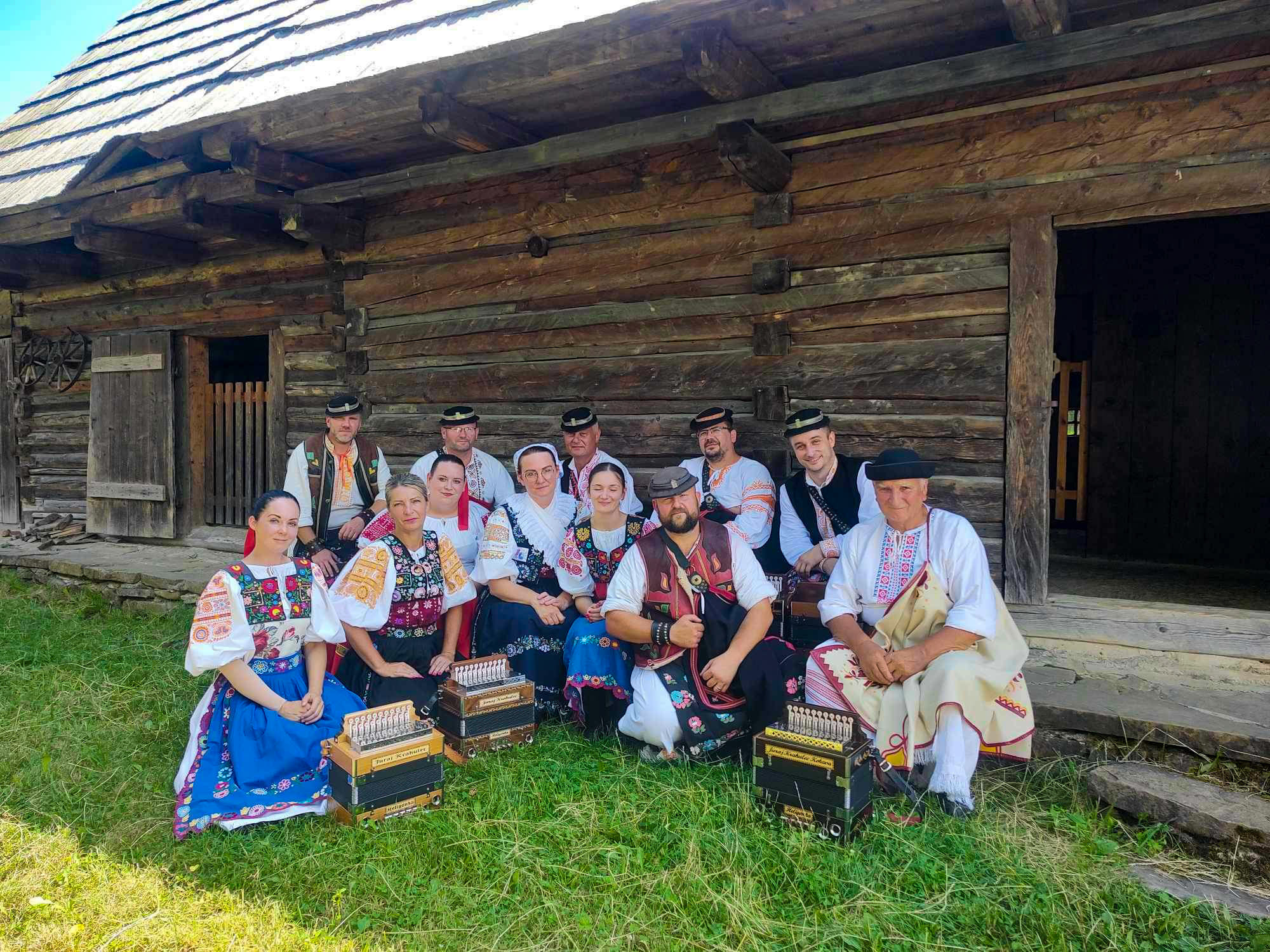 Skupina pri drevenici