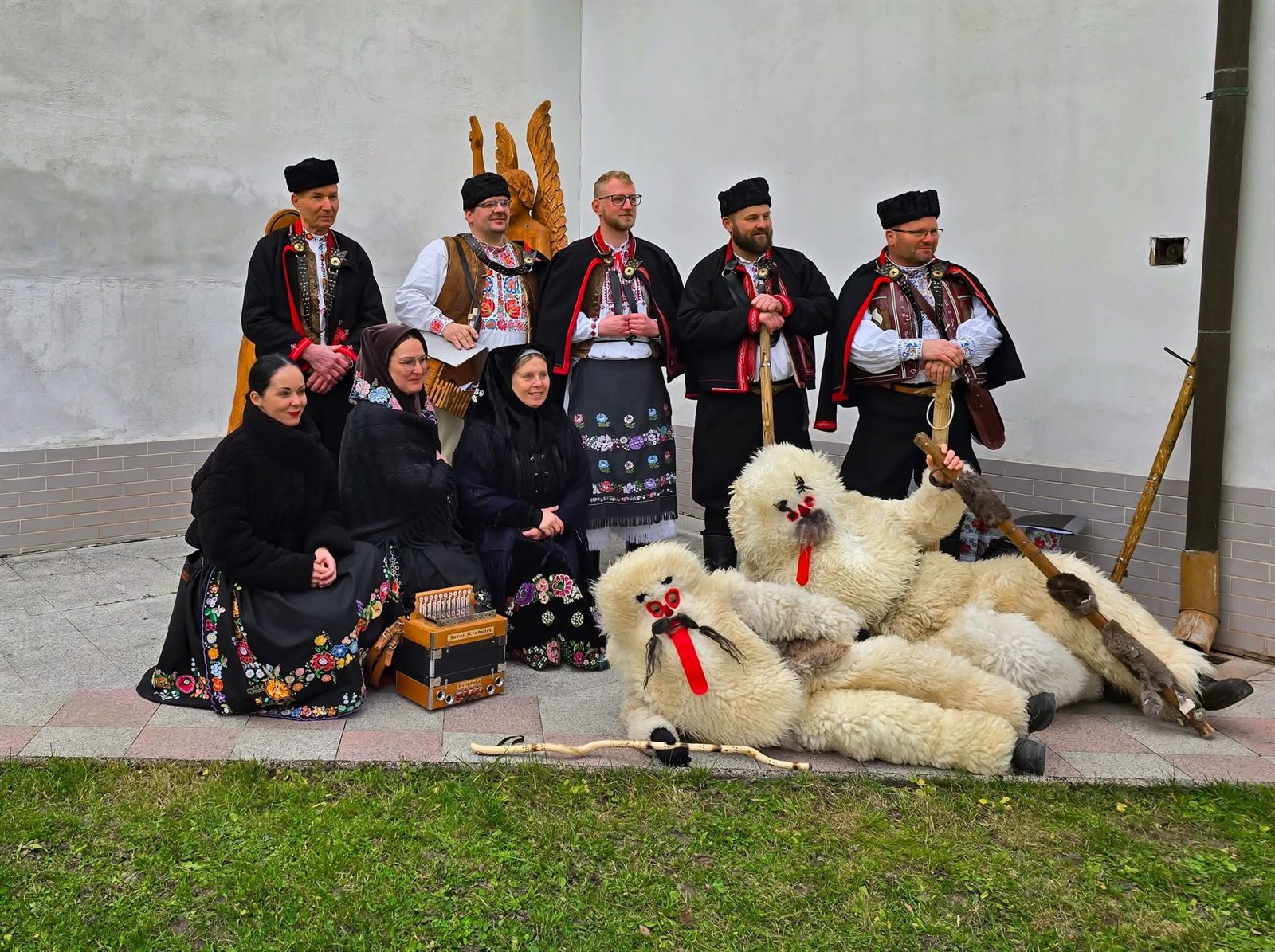 Spoločná fotografia po fašiangovom programe