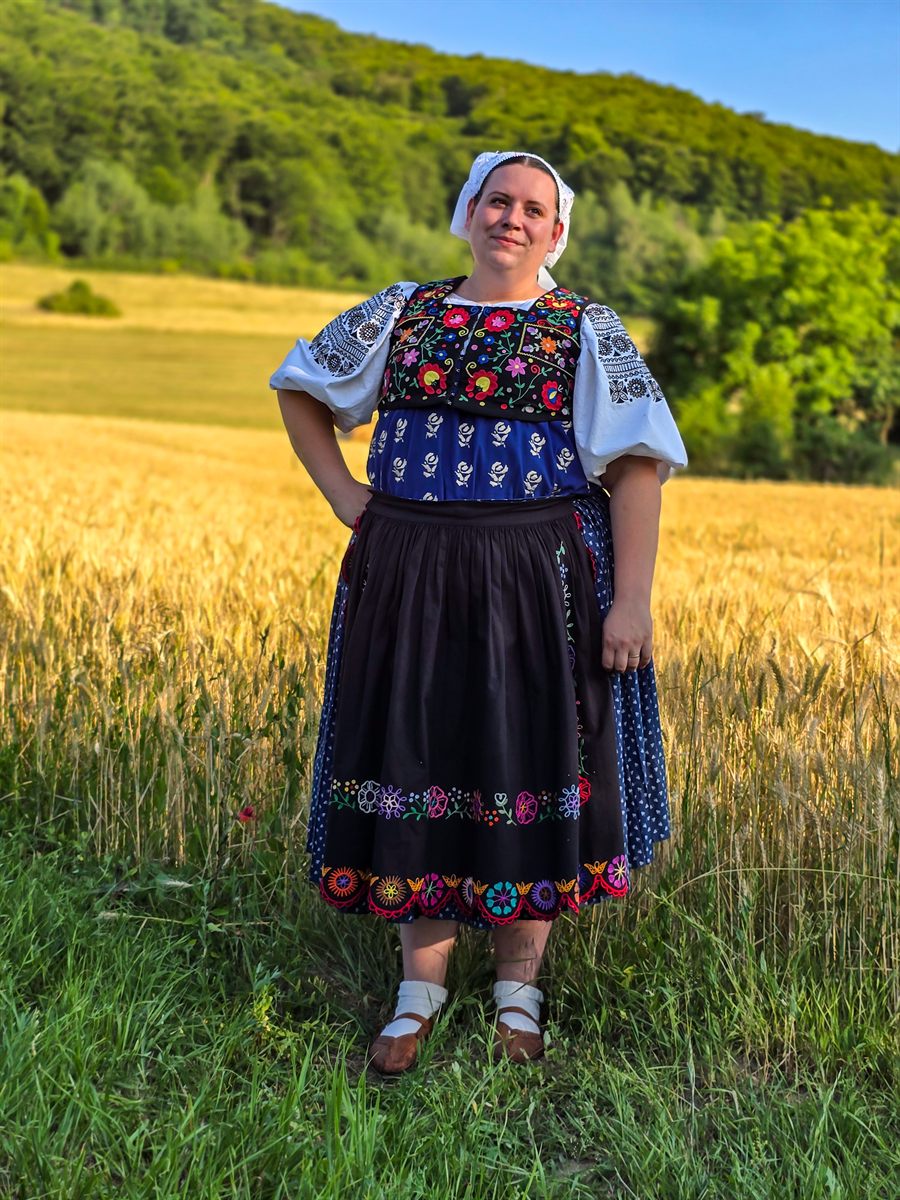 Erika Šatarova, spev